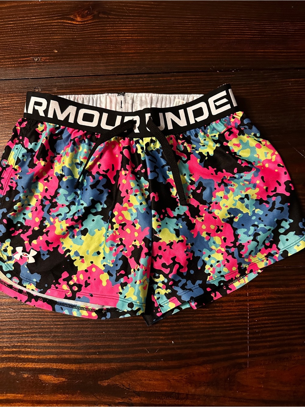 Under Armor Girls muliticolor  Camouflage Print Training Shorts size YM/M